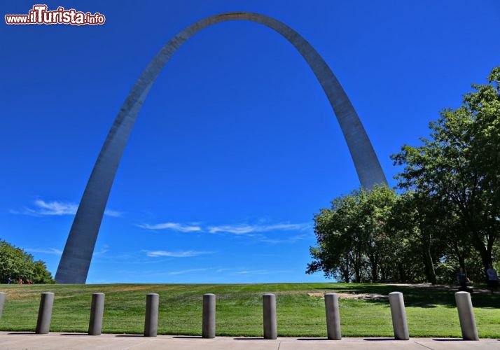 Il Gateway Arch di Saint Louis - è alto 192 m ed è considerato la porta dell'ovest, per il West - © DONNAVVENTURA® 2013 - Tutti i diritti riservati - All rights reserved