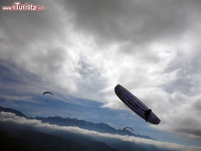 Volo di un parapendio alla Coupe Icare