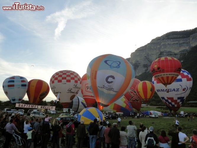 Le mongolfiere alla Coupe Icare - Gli unici a decollare da Lumbin sono i circa 30 conducenti delle mongolfiere dell’Icare Ballons, che si ripete a partire da venerdì sera due volte al giorno.