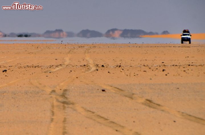 Un miraggio nel deserto del Sudan, durante il trasferimento verso Tombos, vicino alla terza cataratta del Nilo - Per ulteriori informazioni: I viaggi di Maurizo Levi ed in particolare il Tour del Regno dei Faraoni Neri