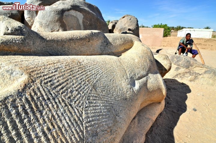 Dettaglio della statua di granito nelle Cave di Tombos in Sudan - Per ulteriori informazioni: I viaggi di Maurizo Levi ed in particolare il Tour del Regno dei Faraoni Neri