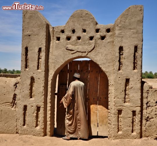 Ingresso nell'aantica citta di Kermam, capitale del Regno di Kush, in Sudan - Per ulteriori informazioni: I viaggi di Maurizo Levi ed in particolare il Tour del Regno dei Faraoni Neri