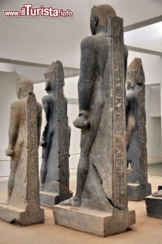 Le statue dei Faraoni neri sono state spezzate in modo rituale, e nascoste a lungo in una tomba della città di Kerma - Per ulteriori informazioni: I viaggi di Maurizo Levi ed in particolare il Tour del Regno dei Faraoni Neri