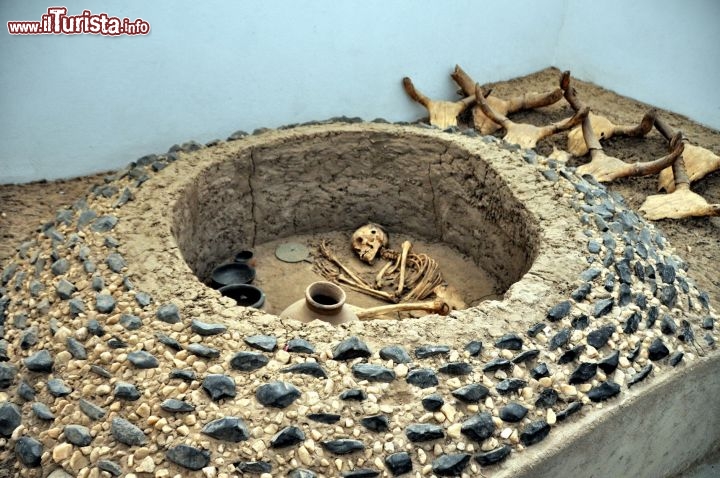 Museo di Kerma in Sudan: una ricostruzione di una tomba del regno di Kush - Per ulteriori informazioni: I viaggi di Maurizo Levi ed in particolare il Tour del Regno dei Faraoni Neri