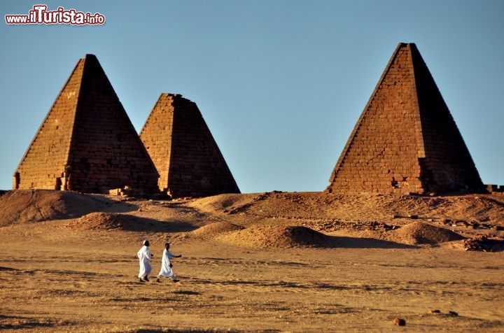 Karima le piramidi del Gebel Barkal - Per ulteriori informazioni: I viaggi di Maurizo Levi ed in particolare il Tour del Regno dei Faraoni Neri