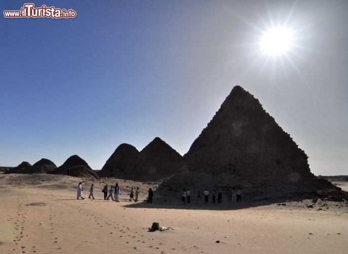 Le grandi Piramidi di Nuri, le più alte del Sudan. La Necropoli si trova vicino a Karima in Sudan - Per ulteriori informazioni: I viaggi di Maurizo Levi ed in particolare il Tour del Regno dei Faraoni Neri