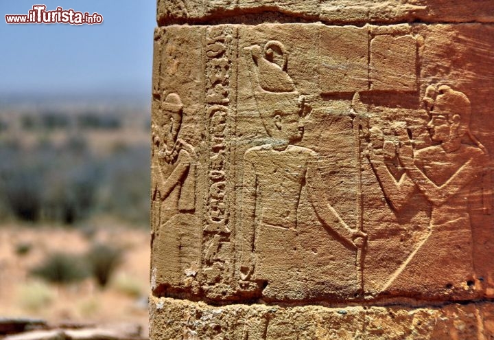 Alcuni bassorilievi su di una colonna del Tempio di Amon a Nagaa, in Sudan - Per ulteriori informazioni: I viaggi di Maurizo Levi ed in particolare il Tour del Regno dei Faraoni Neri