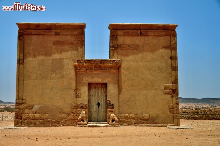 Tempio dedicato al dio Apedemak: si trova vicino a Mussawarat in Sudan, ed è stato ricostruito da una missione archeologica tedesca - Per ulteriori informazioni: I viaggi di Maurizo Levi ed in particolare il Tour del Regno dei Faraoni Neri