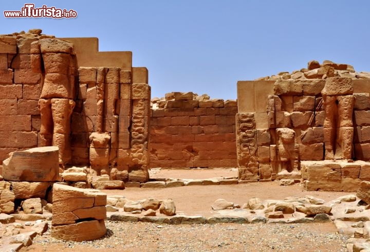 Mussawarat, ospita un importante sito archeologicoin pieno deserto, posto a nord est di Khartoum in  Sudan - Per ulteriori informazioni: I viaggi di Maurizo Levi ed in particolare il Tour del Regno dei Faraoni Neri