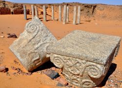 Fotografia delle rovine di Old Dongola in Sudan. ...