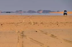 Un miraggio nel deserto del Sudan, durante il ...