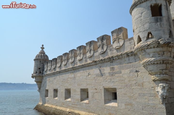 Immagine La fiancata della Torre di Belem, che s'affaccia sulla riva destra del Tago