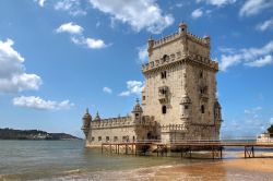 Il fiume Tago e la Torre di Belem, uno dei simboli ...