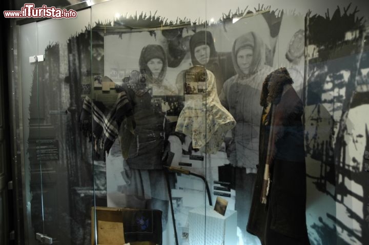 Immagine Oggetti appartenuti alle vittime delle deportazioni in Siberia, Museo del Genocidio a Vilnius
