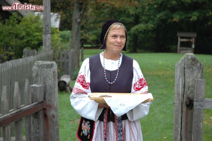 Immagine Donna in vestito tradizionale