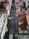 La centralissima Rua Augusta a Lisbona vista dal belvedere sulla sommità dell'Arco - © Salvatore Chiariello / shutterstock.com