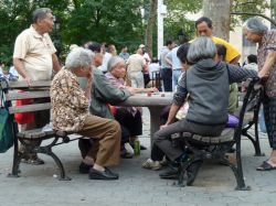 Columbus Park (Chinatown): Anziani giocano a ...