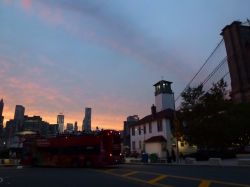 Brooklyn Ice Cream Factory al tramonto