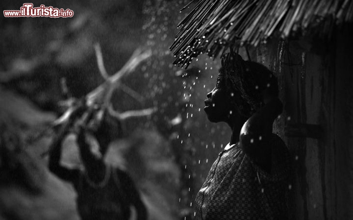Dogon Mali, il momento di una intensa pioggia tropicale - ©  www.tpoty.com - Foto di Timothy Allen