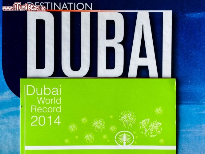 Capodanno Dubai World Record 2014. 400mila fuochi d’artificio in 6 minuti lungo 100km di costa