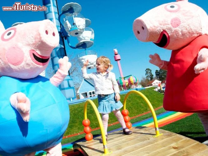 I bambini si divertono tantissimo al Peppa Pig World, che si trova a Ower vicino Southampton a sud di Londra. Oltre a sette giostre il parco offre ristorazione e giochi vari per bambini - Cortesia foto peppapigworld.co.uk