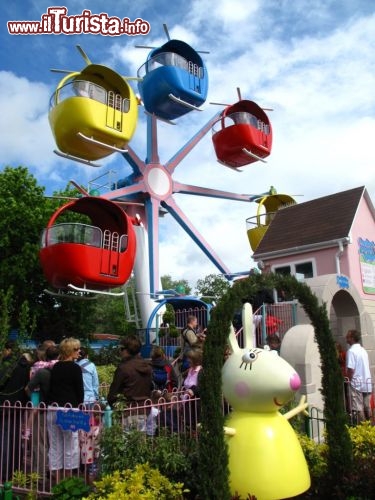 La giostra di Rebecca a Peppa Pig World, il parco a tema che s trova nel sud dell'Inghilterra - Cortesia foto peppapigworld.co.uk