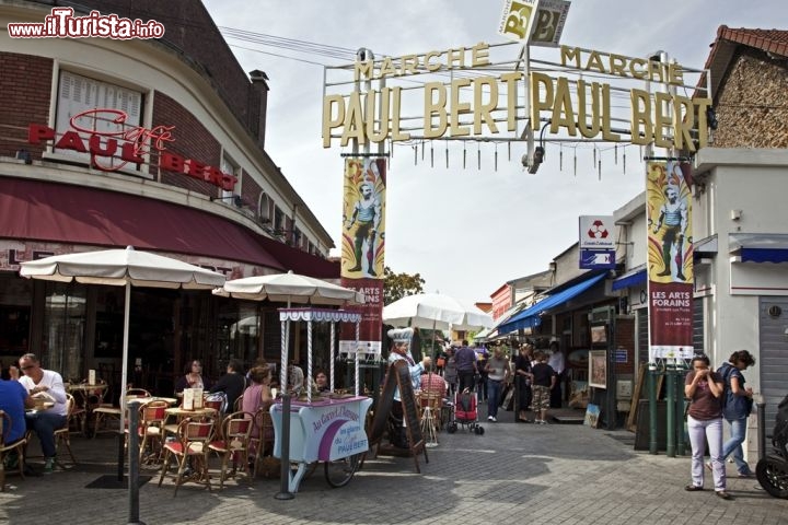 Immagine L'area specializzata nell'antiquartiato al mercato delle pulci di Saint-Ouen a Parigi - © Paris Tourist Office / Amélie Dupont