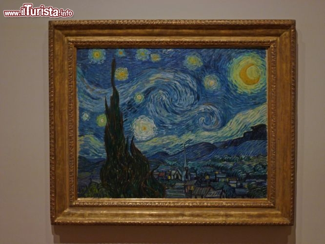 Immagine La famose "Notte stellata" di Vincente Van Gogh esposta al MoMa