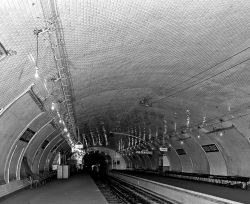 Stazione Croix Rouge  a Parigi - Si trova ...