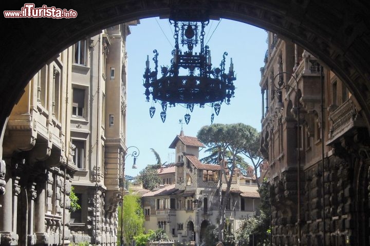 Immagine Scorcio Liberty, fotografato lungo le strade del quartiere coppedè di Roma