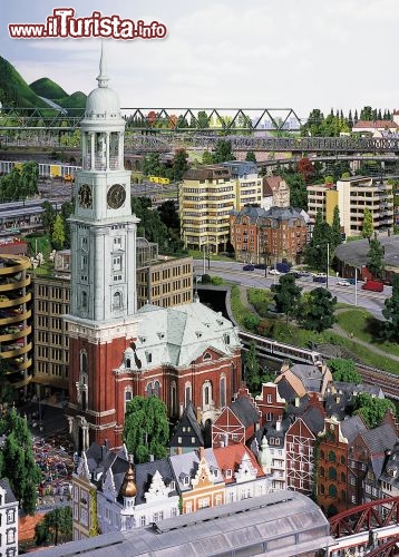 Immagine Il realismo impressionante del plastico per trenini più grande del mondo si può ammirare presso il Miniatur Wunderland di Amburgo - © www.mediaserver.hamburg.de / Miniaturwunderland Hamburg