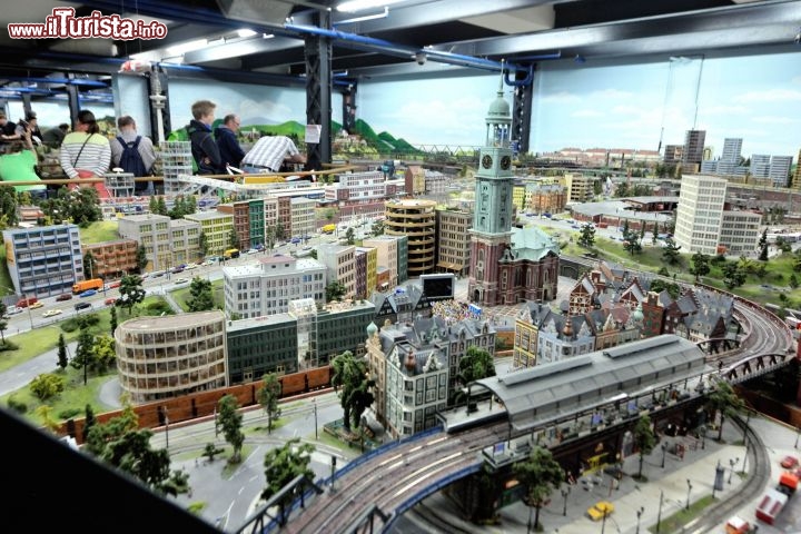 Immagine Miniatur Wunderland il piu grande plastico del mondo è una delle più recenti attrazioni di Amburgo. Dovrebbe essere completato nel 2020 - © www.mediaserver.hamburg.de / Christian Spahrbier