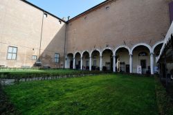 Coorte interna del Palazzo dei Diamanti a Ferrara. L'edificio è sede della Pinacoteca Nazionale e ospita varie mostre temporanee durante l'anno