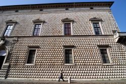 Il bugnato di Palazzo Diamanti a Ferrara: sono ...