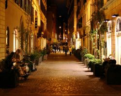 Via dei coronari all'interno del  Rione Ponte Roma