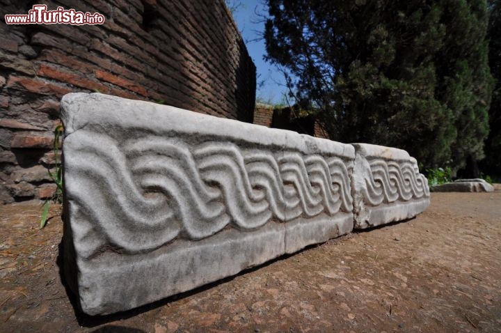 Immagine Passeggiata lungo il Foro Romano, tra monumenti ed archeologia