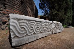 Passeggiata lungo il Foro Romano, tra monumenti ed archeologia