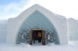 Hotel de glace: si trova nelle immediate vicinanze di Ville de Québec ed è un'opera d'arte che deve essere ricostruita ogni anno, per ovvie ragioni climatiche. La sua costruzione ...