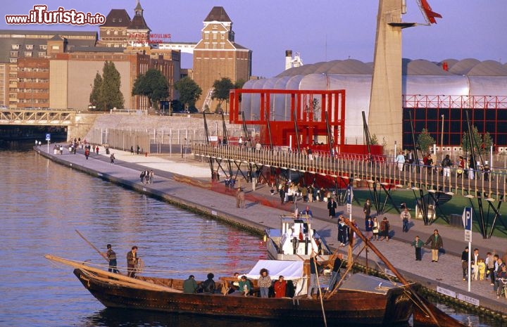 Immagine Parc de la Villette a Parigi, sono considerati i giardini culturali della capitale della Francia - © Paris Tourist Office / David Lefranc