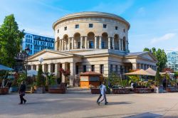 La Rotonde de la Villette: è stata costruita nel 1788 ed è protetta come monumento storico - © Christian Mueller / Shutterstock.com