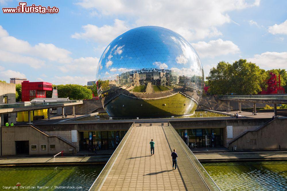 Immagine Un splendido scorcio de La Geode di Parigi, Parco della Villette - © Christian Mueller / Shutterstock.com