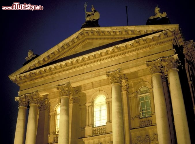 Immagine Dettaglio del palazzo che ospita il Museo Tate Britain a Londra. Come tutti i principali musei a Londra anche il Tate è ad ingresso gratutito, son oa pagamento unicamente le esposizioni temporanee - © www.visitlondon.com/it