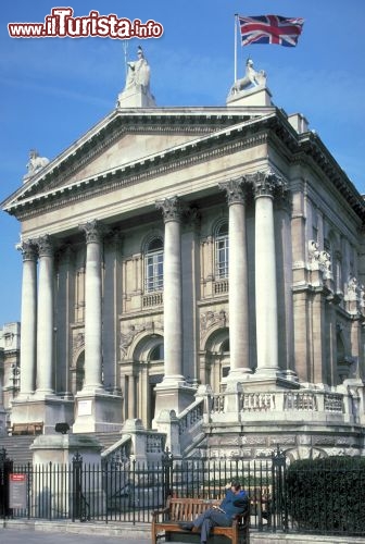 Immagine Facciata della galleria d'arte britannica "Tate Britain" a Londra - © www.visitlondon.com/it