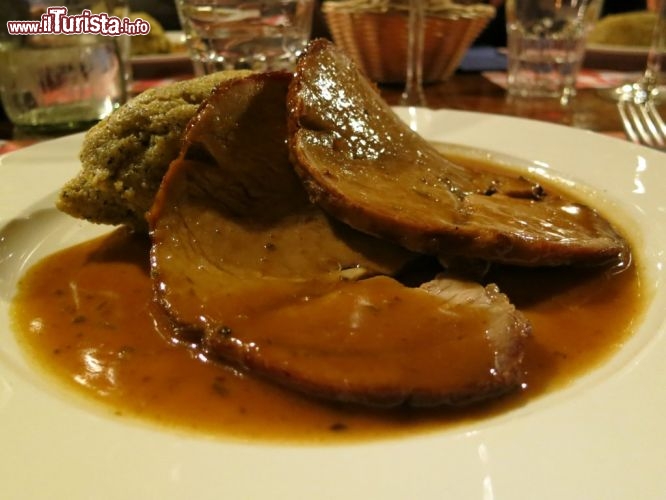 Immagine La cantina del Grottino ticinese di Losone offre specialità della cucina della Svizzera italiana