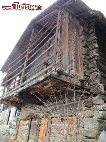 Immagine Una antica abitazione a Mase,  Val d’Hèrens nel Cantone Vallese (Svizzera)