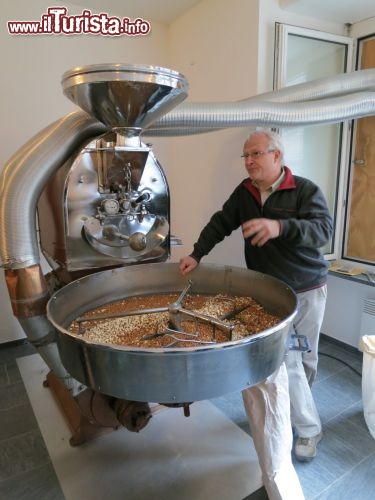 Immagine Ilario Galbani all'interno del Molino Farina Bona a vergeletto