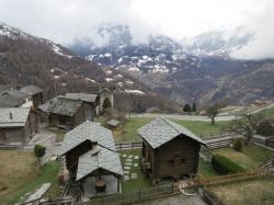 Panorama di Mase nel sud della Svizzera, nel Cantone Vallese