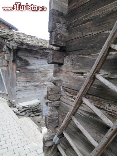 Immagine Visperterminen, dettaglio del borgo posto ad oltre 1.000 metri nel Cantone Vallese