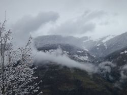 Il panorama della fattoria pedagogica di Hérémence nel Vallese