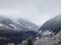 Fattoria pedagogica di Hérémence, nevicata di fine marzo nel Cantone Vallese